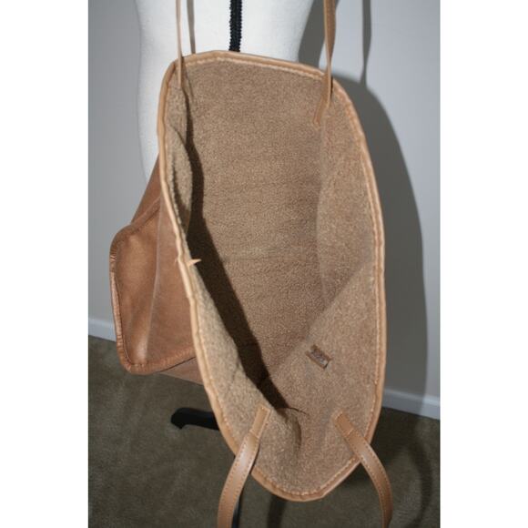Neiman Marcus Tote Bag Reversible Sherpa Beige Faux Fur Neutral - Picture 4 of 9